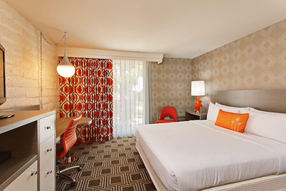 The Garland Hotel 3/50