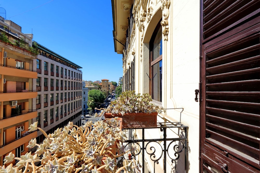 Prestigious Apartment Via Veneto 2/28