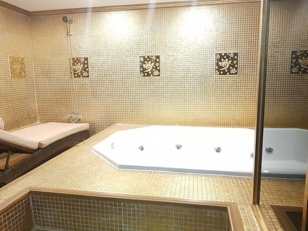 Business Hotel 18/27
