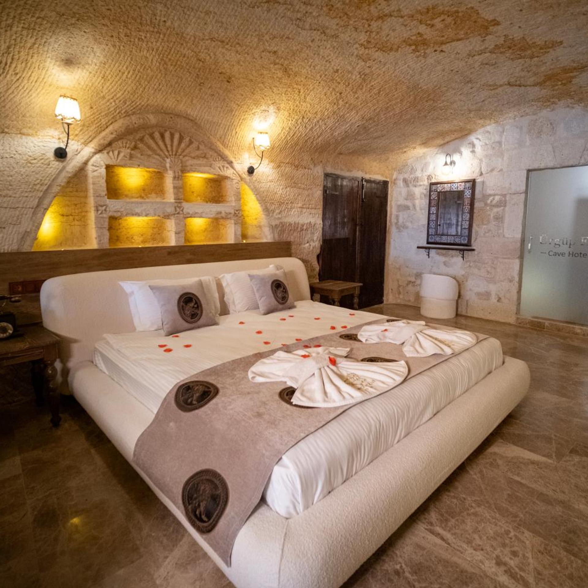 Cave, Suite