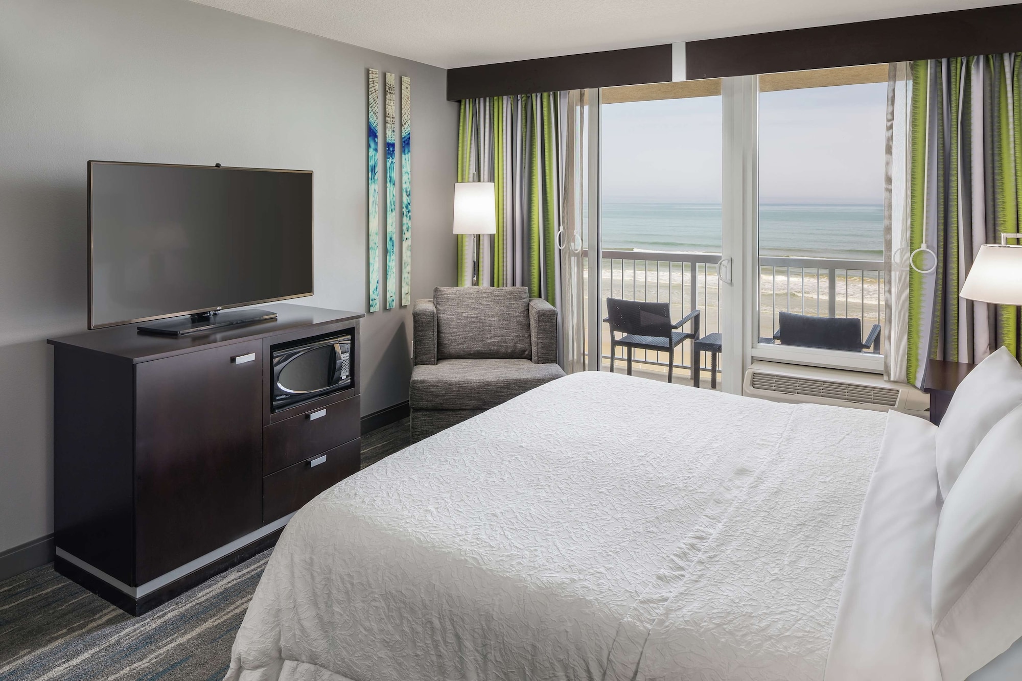 ROOM, KING BED, ACCESSIBLE