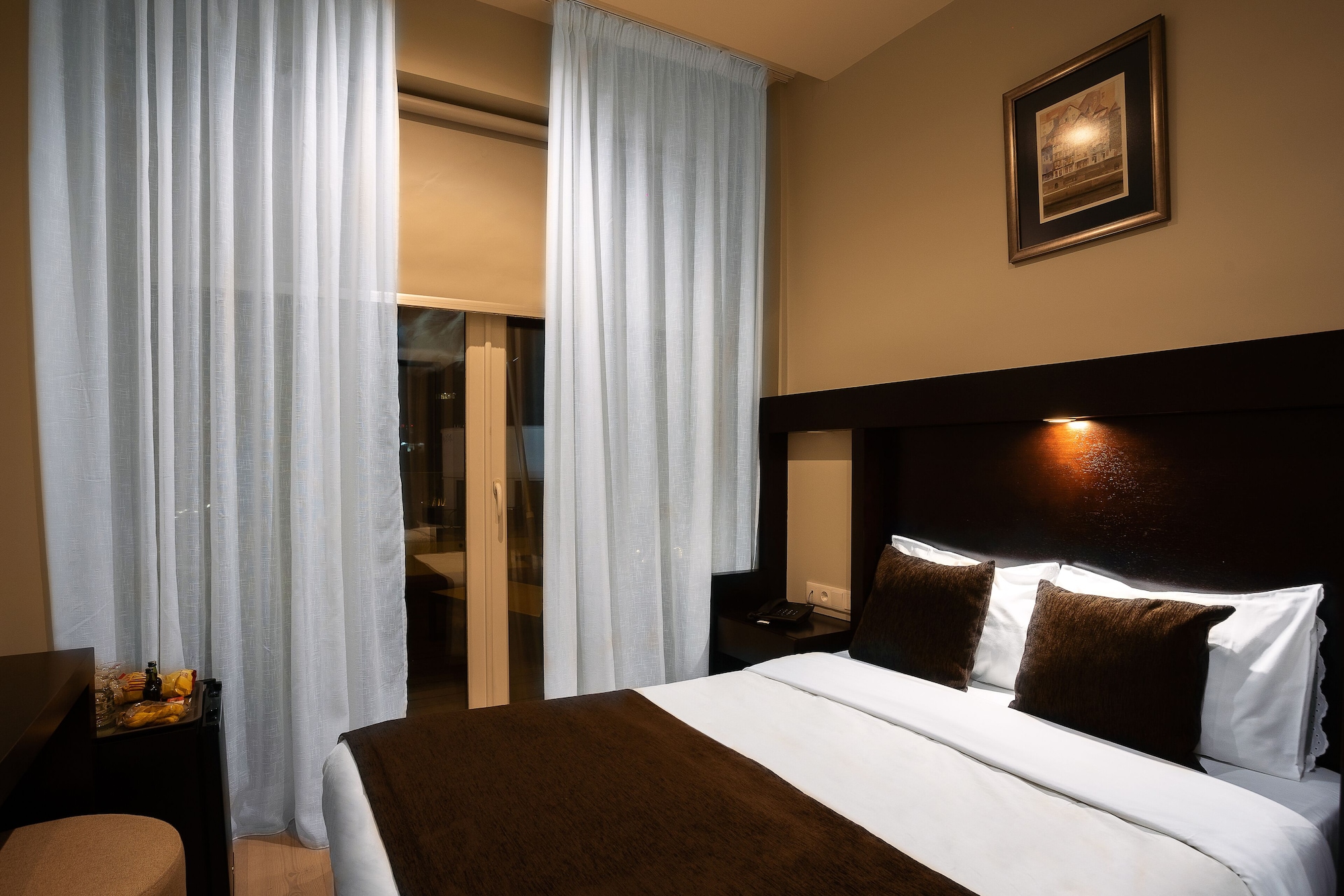 DELUXE, DOUBLE BED