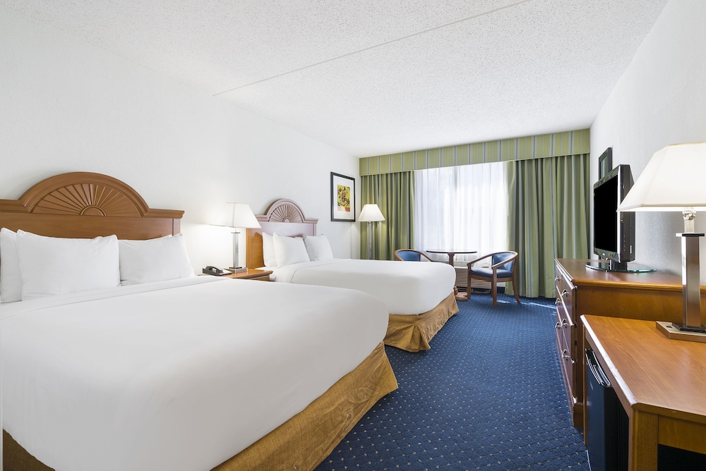 STANDARD, 2 QUEEN BEDS