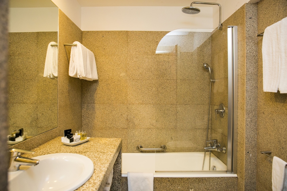 Pousada Mosteiro De Guimaraes - Monument Hotel 48/50