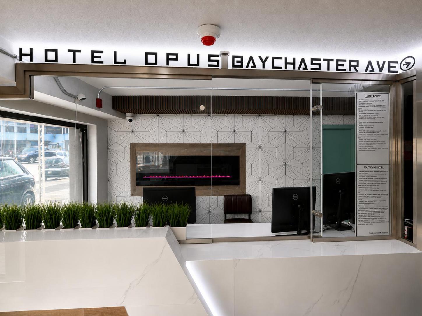 Hotel OPUS Bronx Near Bay Plaza Mall 5/46