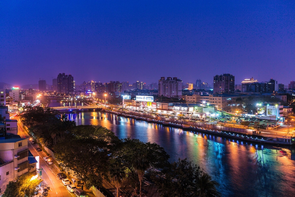 CHECK inn Express Kaohsiung Love River 58/66