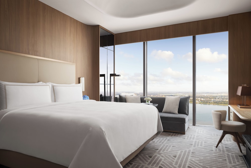 City, Executive, Suite, King Bed