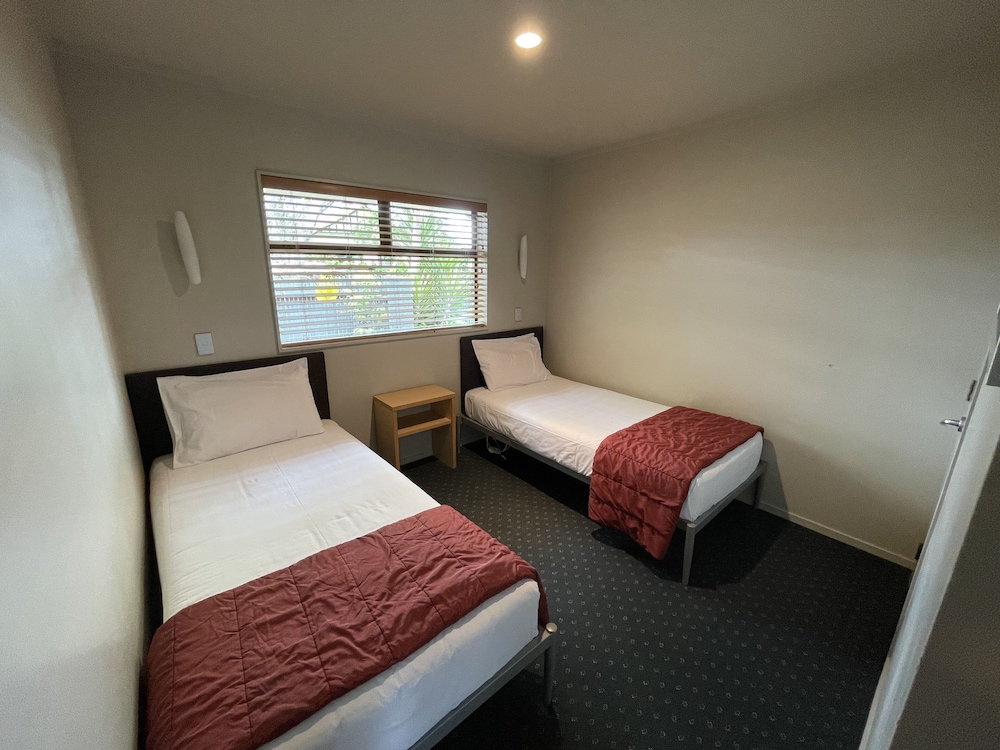 Bentleys Motor Inn 9/50