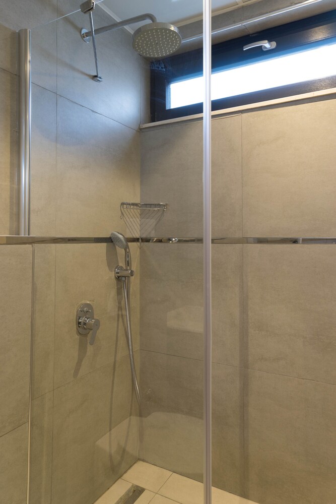 Mene Suites 32/33