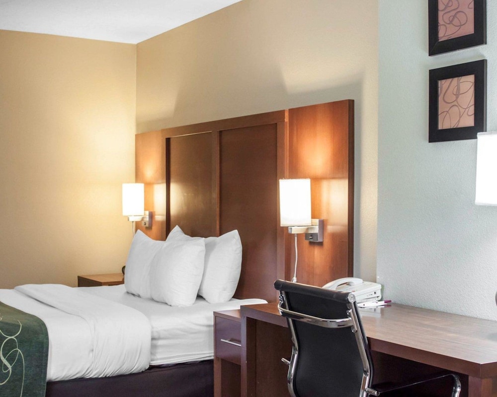 ROOM, QUEEN BED