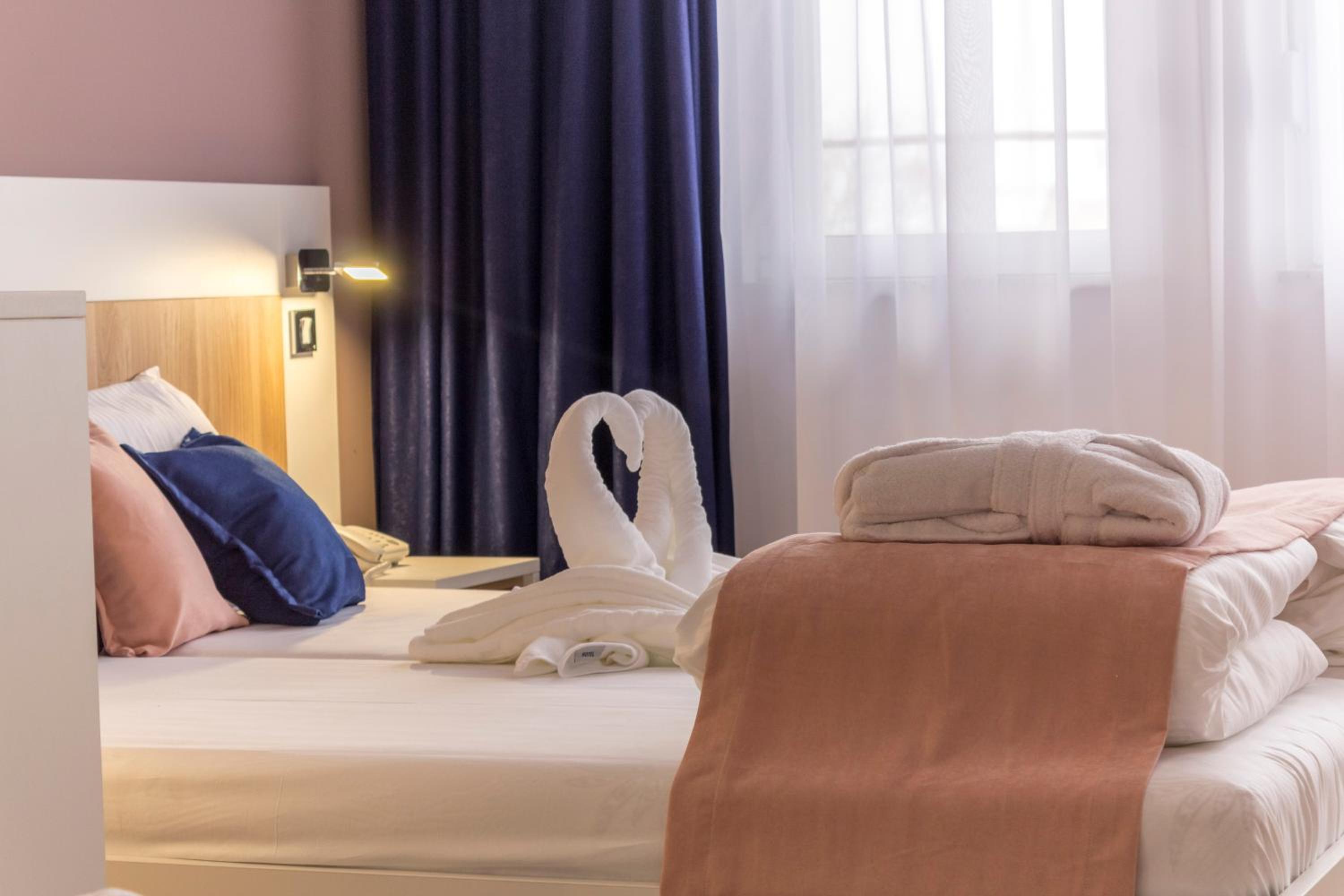 غرفة عائلية بشرفة، Airport Garni Hotel Belgrade 5/9