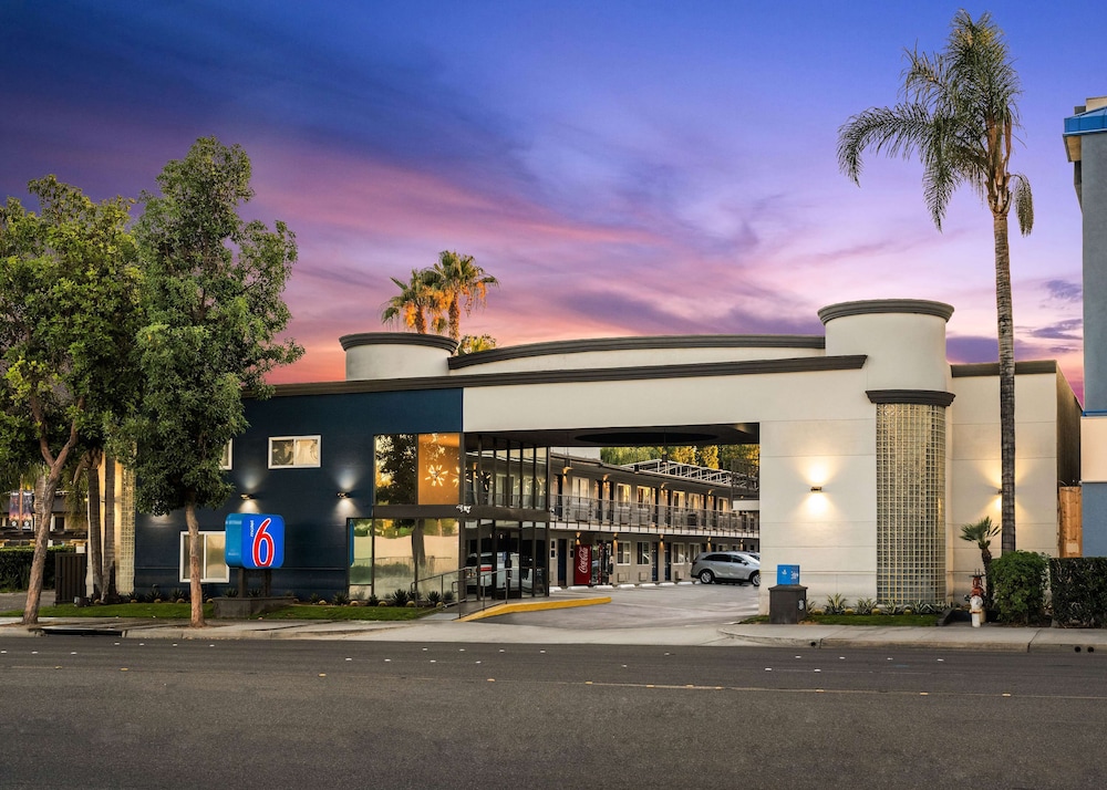 Motel6 Anaheim, CA - Convention Center 7/48