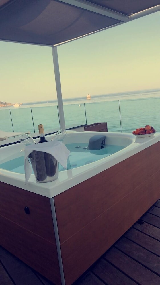 Nautilus Hotel 30/50