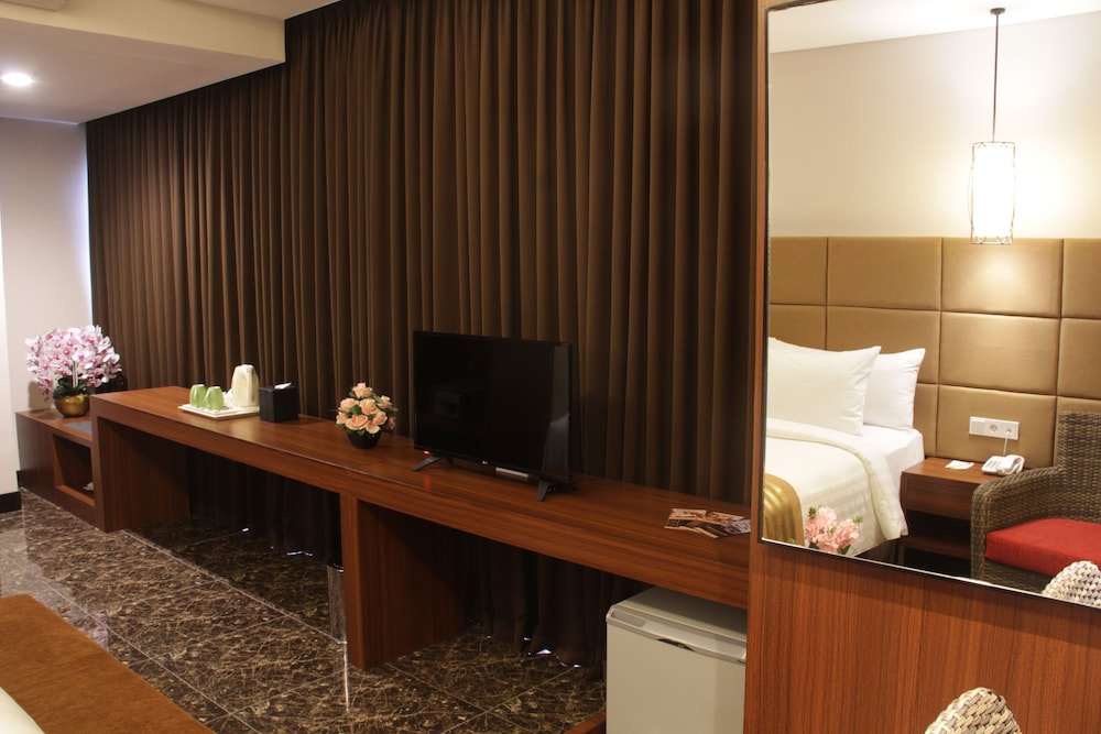 Atrium Premiere Hotel Cilacap 47/51