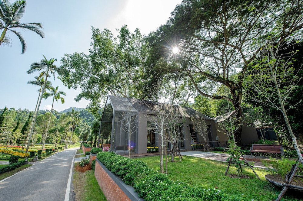 Flora Creek Chiang Mai 69/77