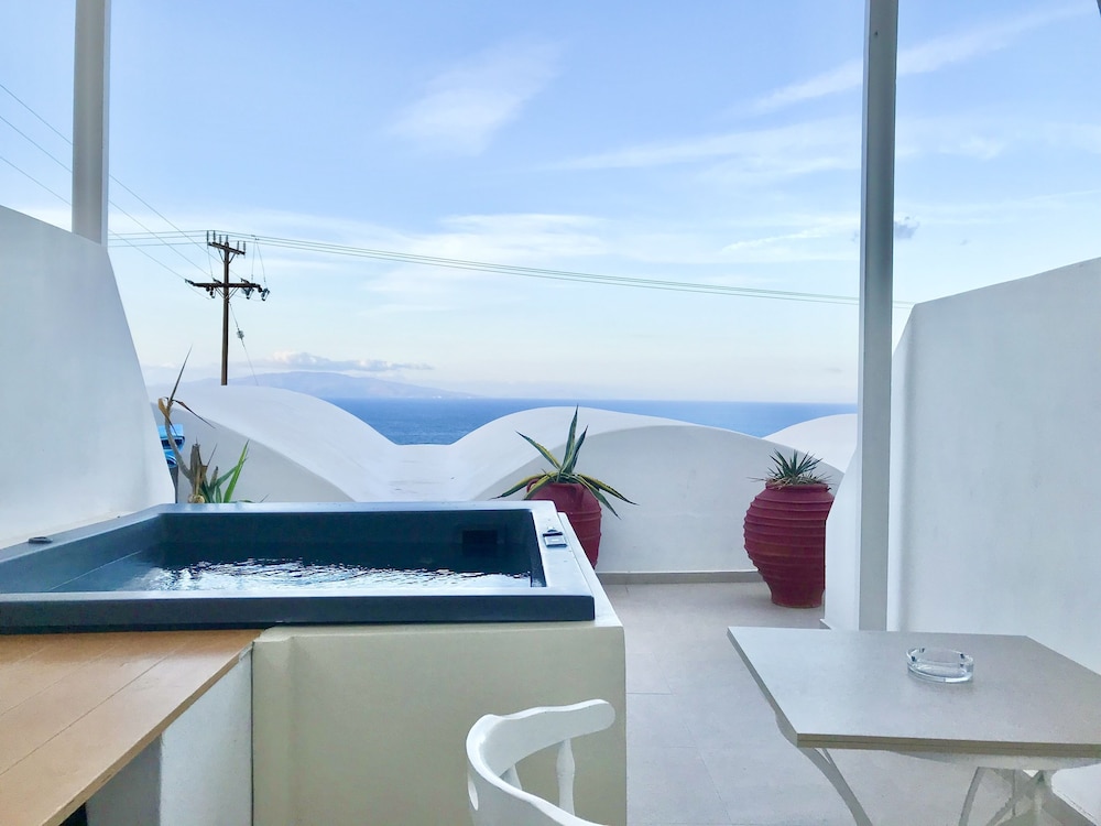 Muses Cycladic Suites 78/80