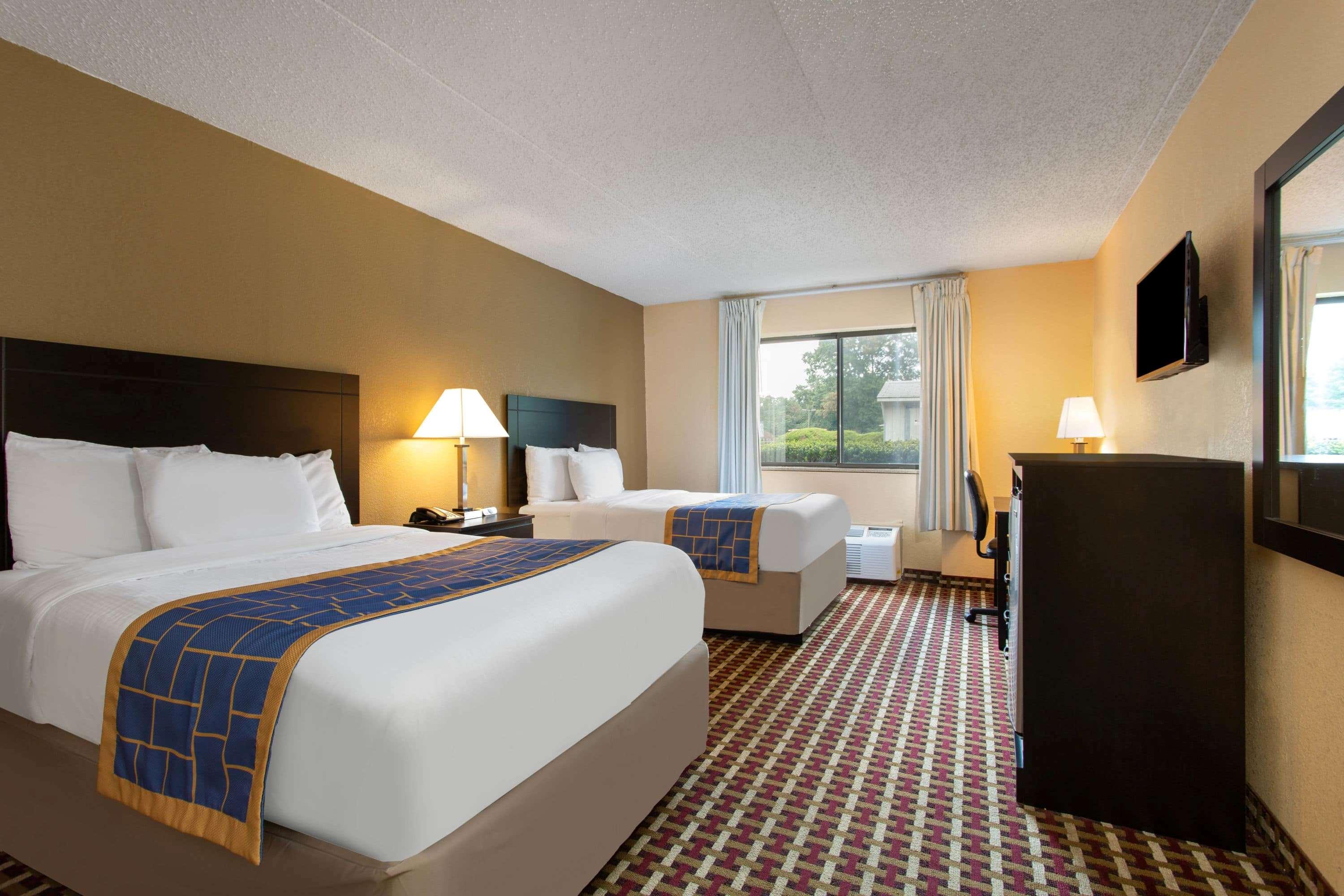 Days Inn by Wyndham Hillsborough 17/40