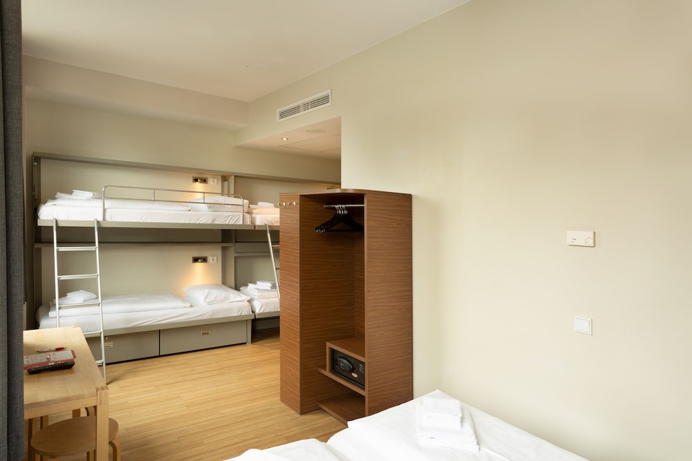 Aletto Kudamm Hotel Hostel 10/86