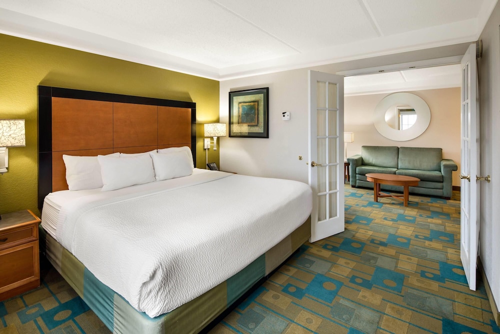 غرفة بسرير كينج، La Quinta Inn and Suites by Wyndham Greenville Haywood 2/6