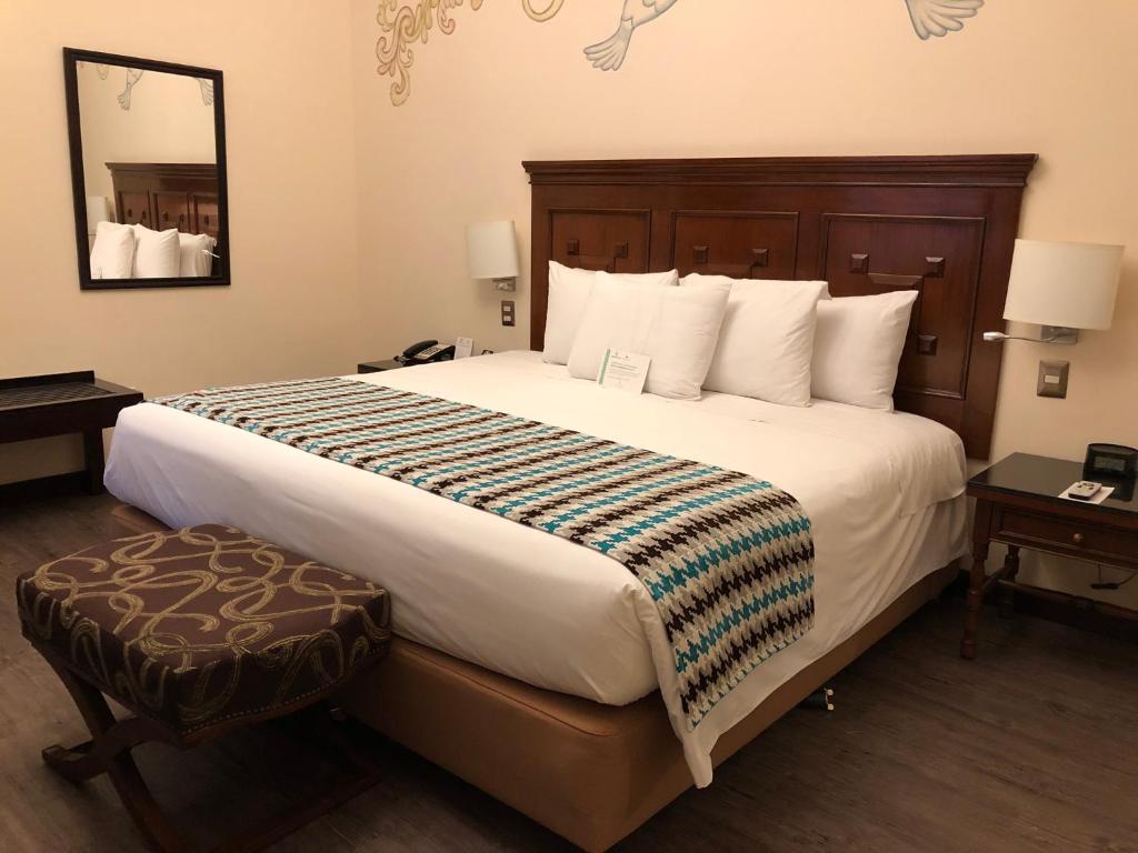 Colonial, Deluxe