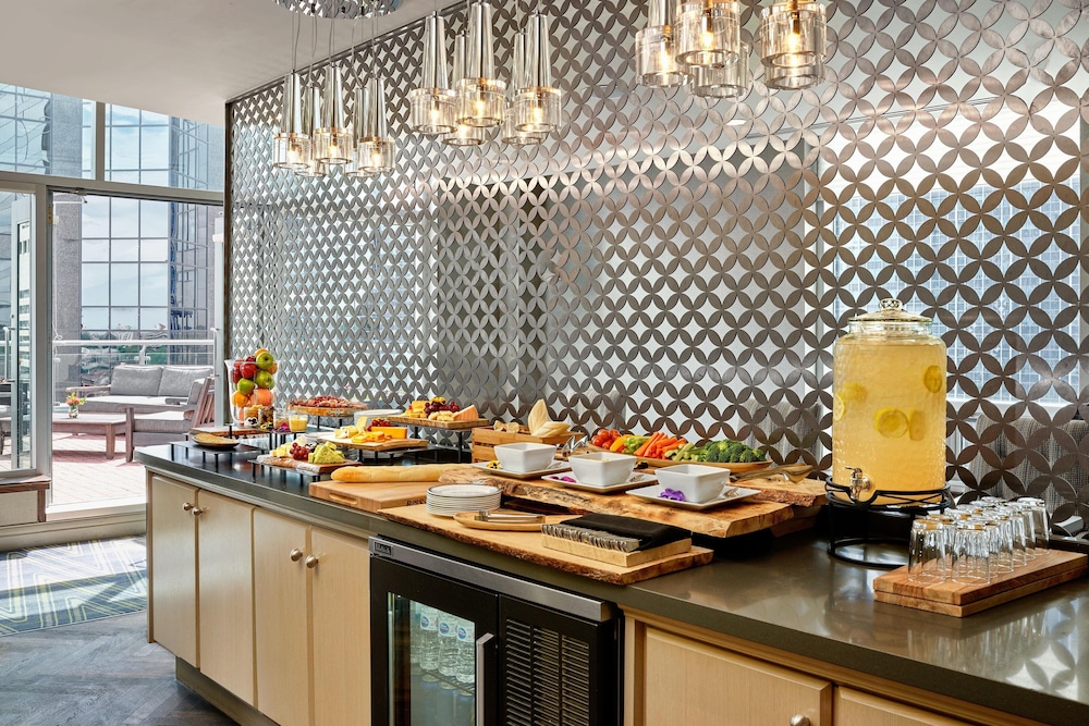 Sheraton Suites Calgary Eau Claire 34/52