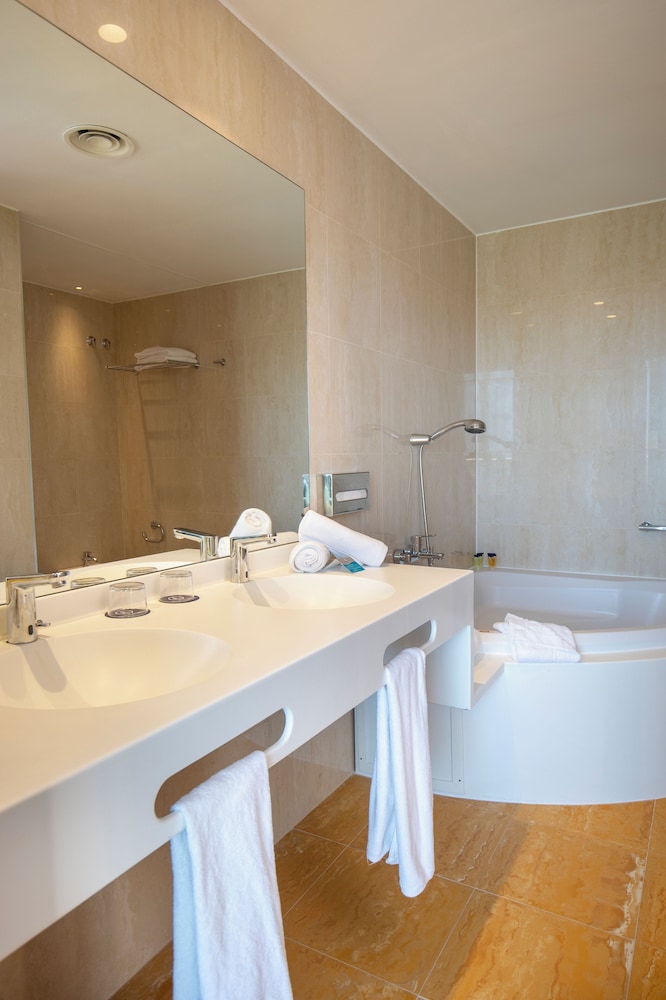 غرفة غراند بسرير مزدوج بإطلالة على المدينة بشرفة، Hotel BCL Levante Club and Spa - Adults Only 6/6