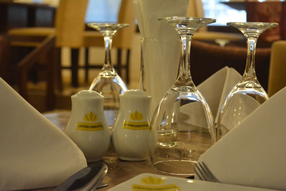 GRAND ORIENTAL HOTEL 30/60