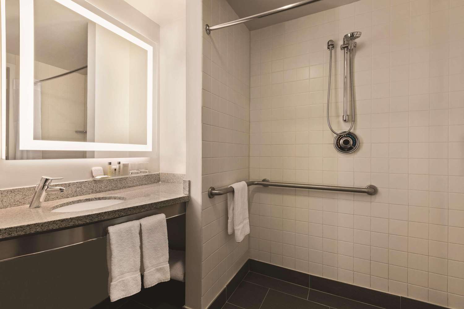 Radisson Hotel New York Wall Street 14/15