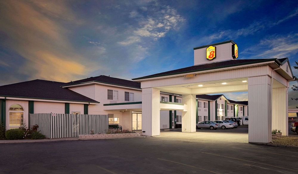 Super 8 by Wyndham Battle Mountain NV 1/20