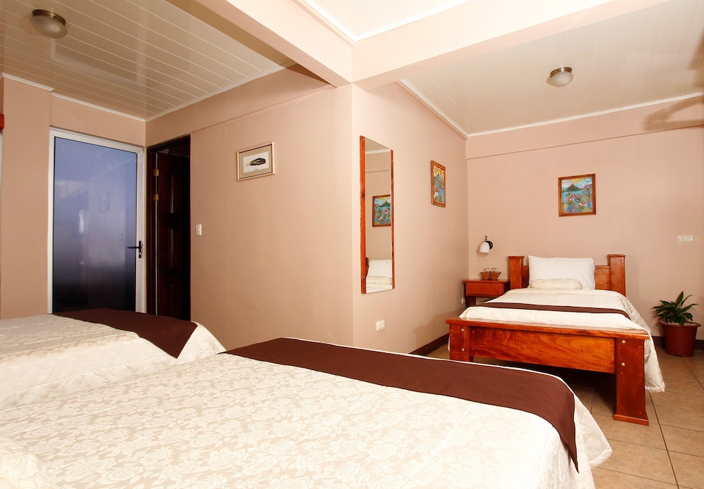 HOTEL LAS COLINAS 38/77