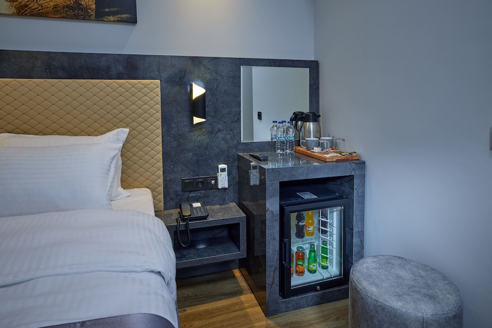 The Bold Hotel 24/45