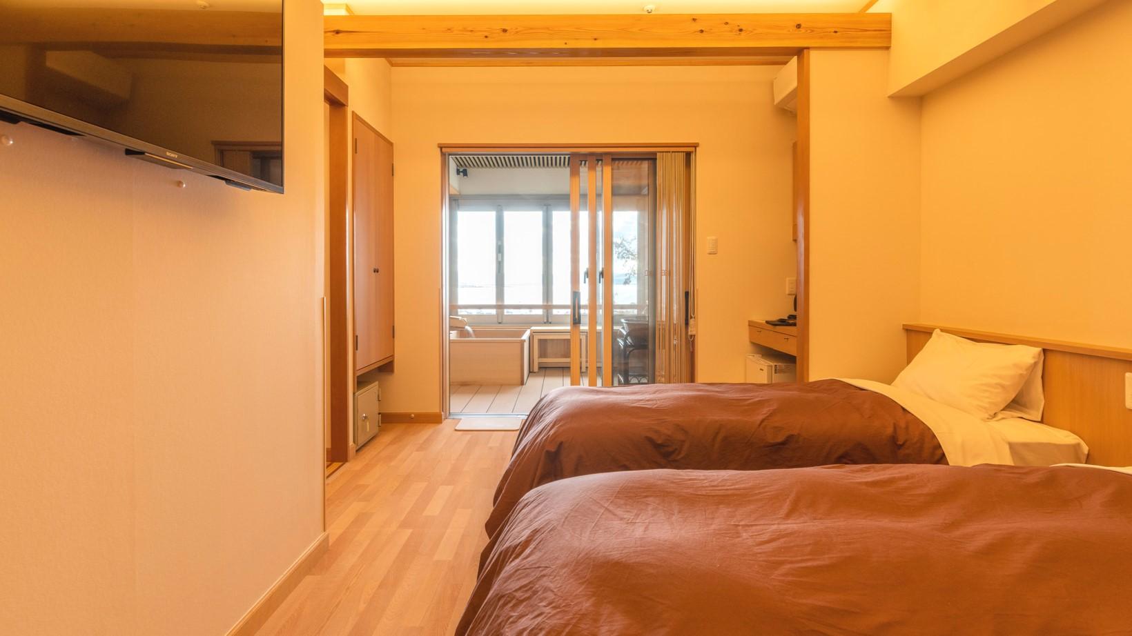 Economy, Twin Beds, Lake View, Night View