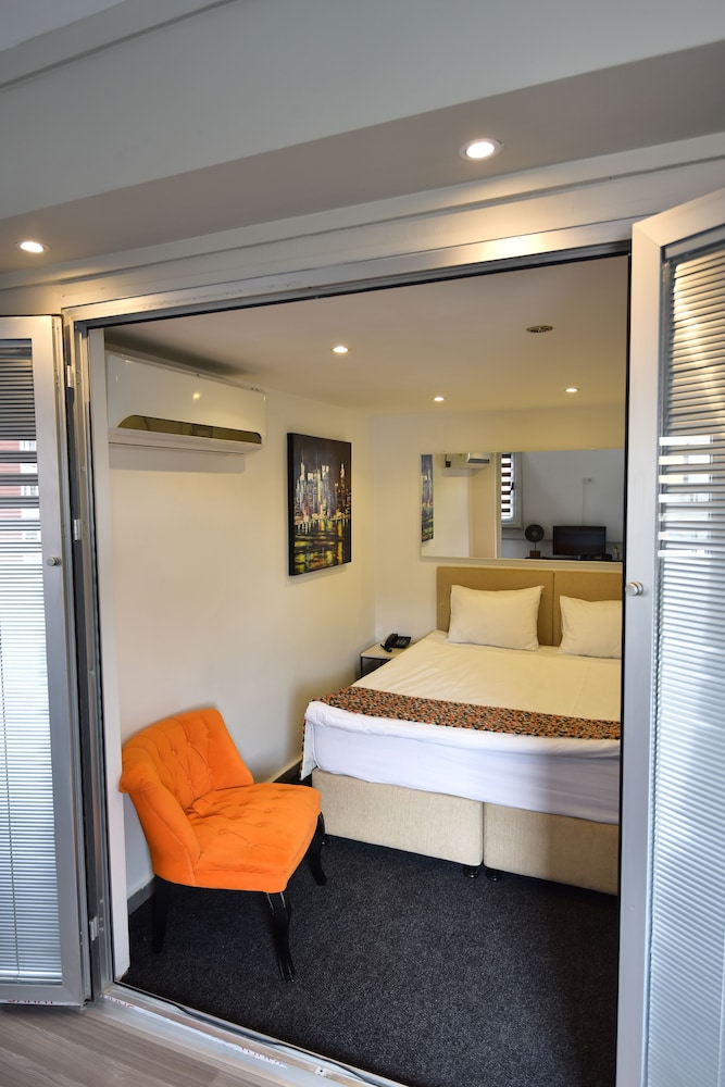 B Guest Hotel 35/66