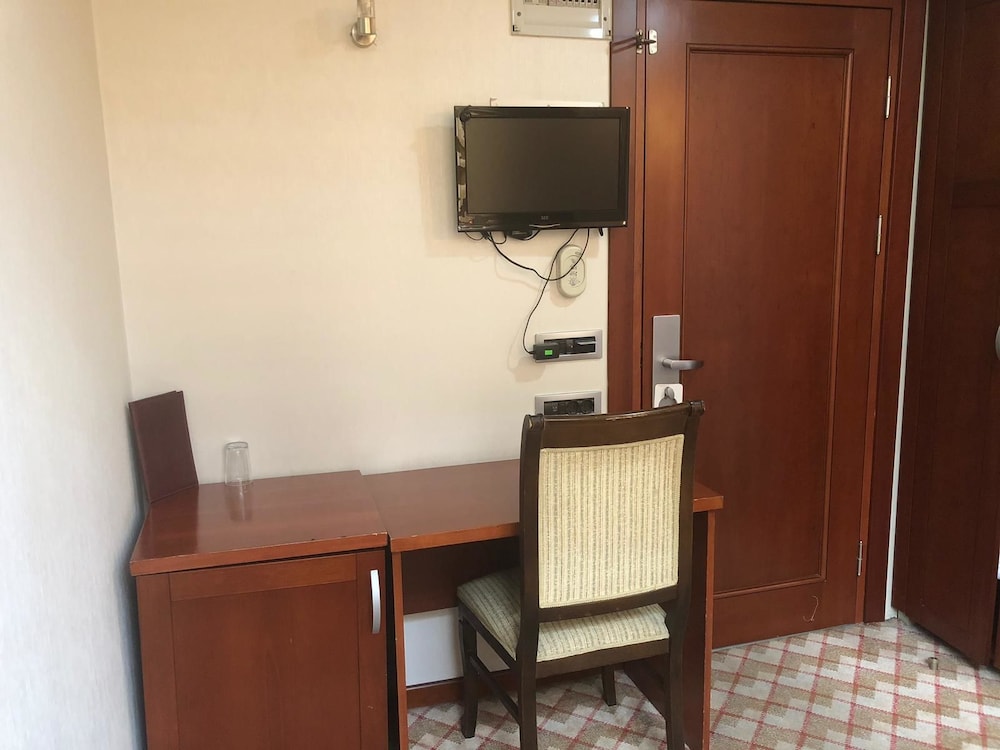 Grand Merin Hotel 60/63