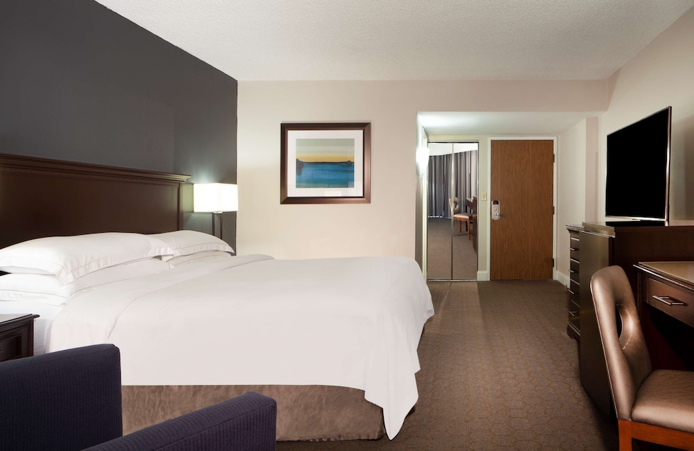 Compass Hotel Nassau Bay 6/65