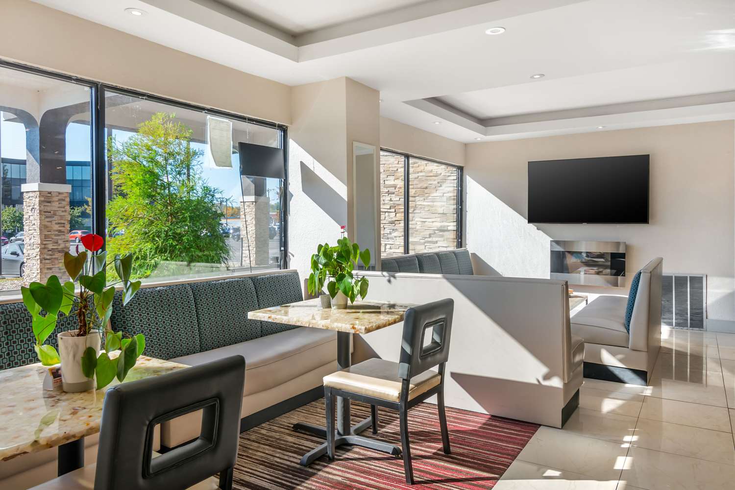 MainStay Suites Springfield, IL 14/17