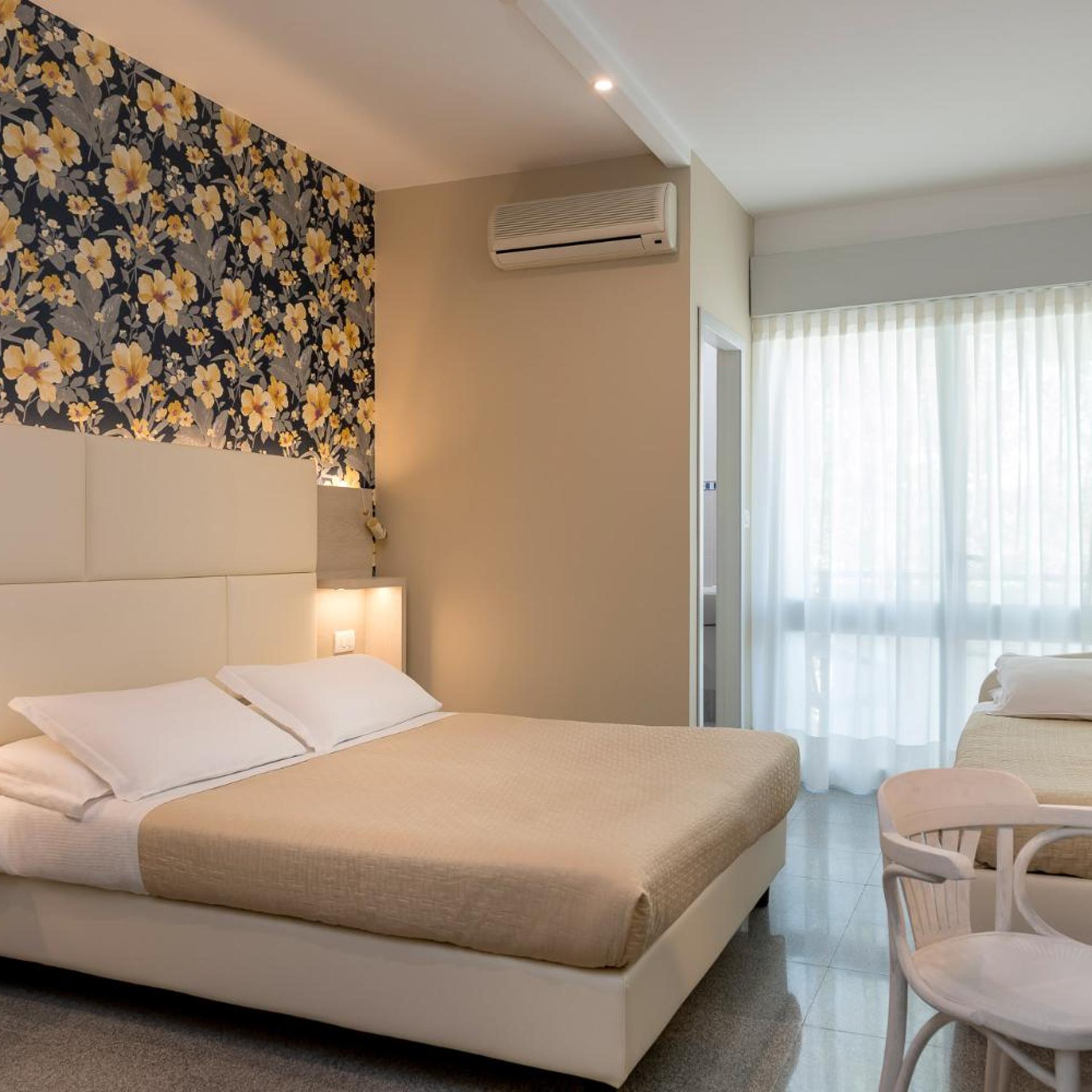 Hotel Corona 10/50