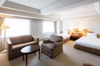 Deluxe, Single, 2 Double Beds, Smoking