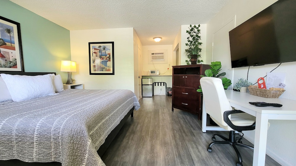 Sunny Palms Inn 5/31