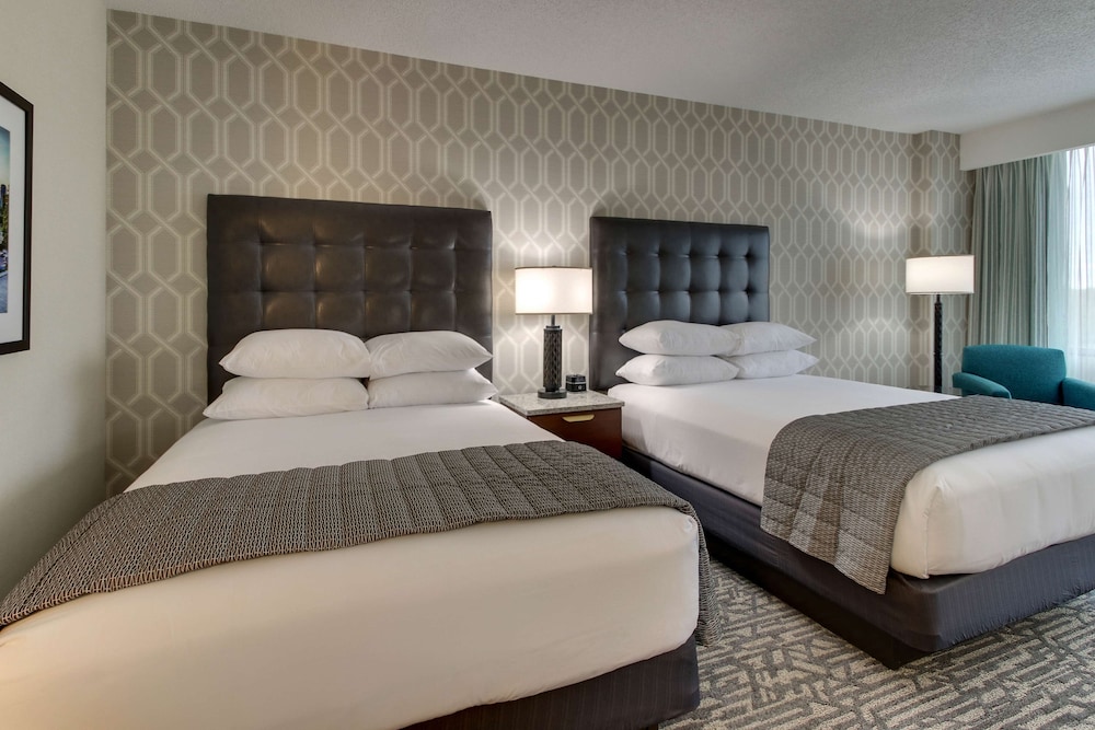 Drury Plaza Hotel Richmond 5/50