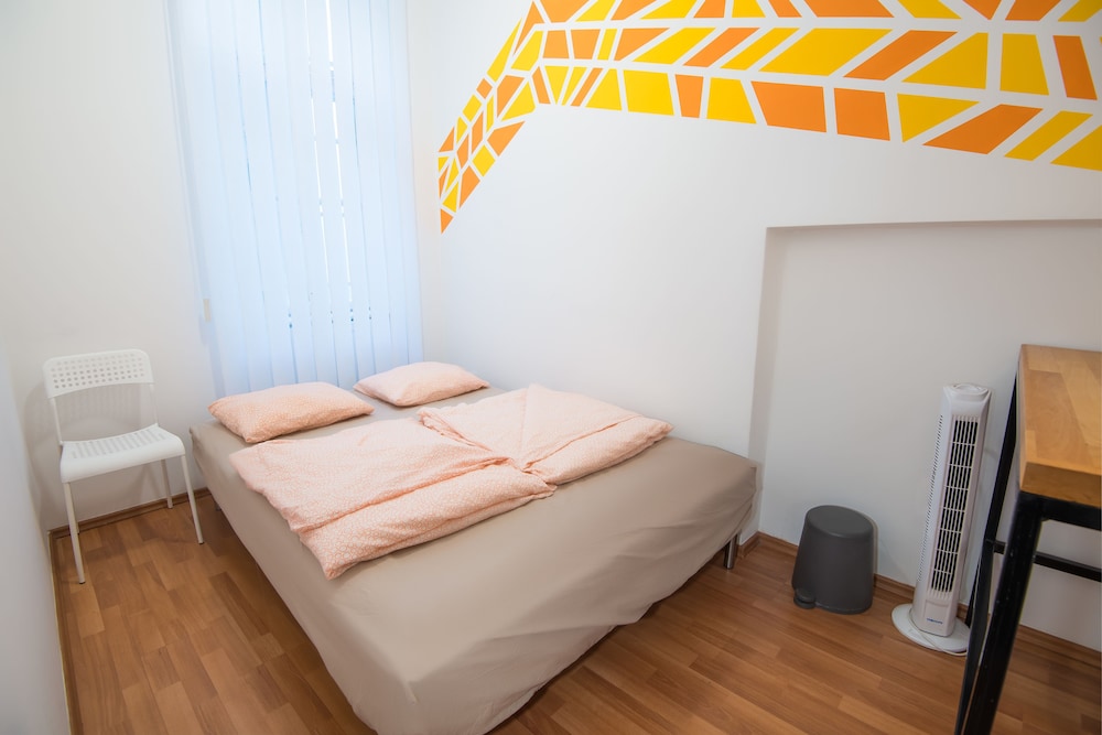 BUDGET, DOUBLE BED