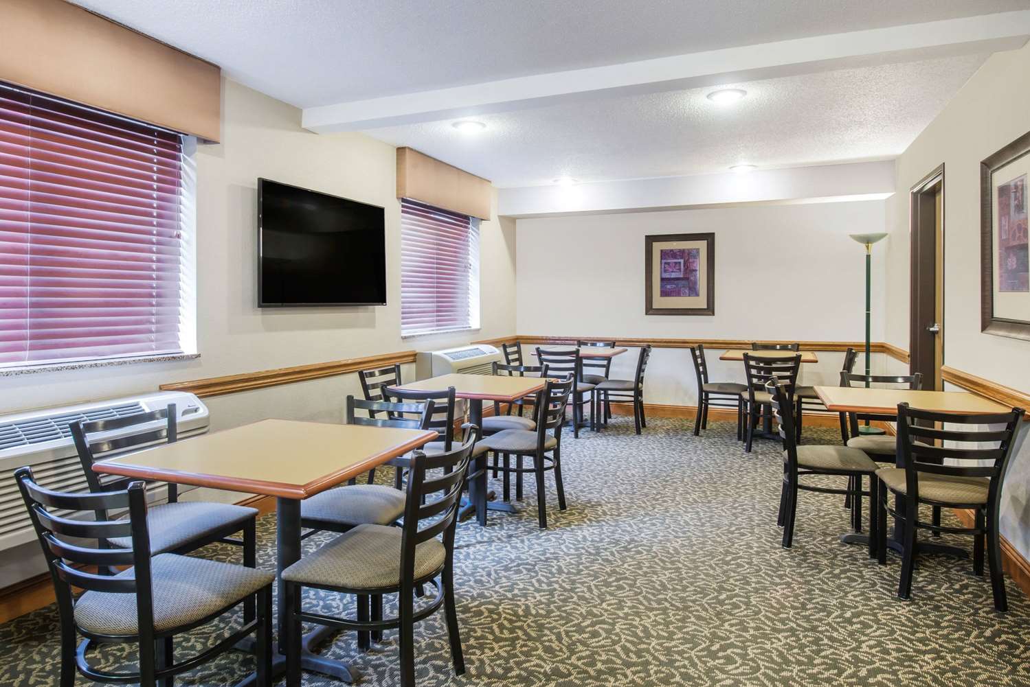 Super 8 by Wyndham Clearfield 32/38