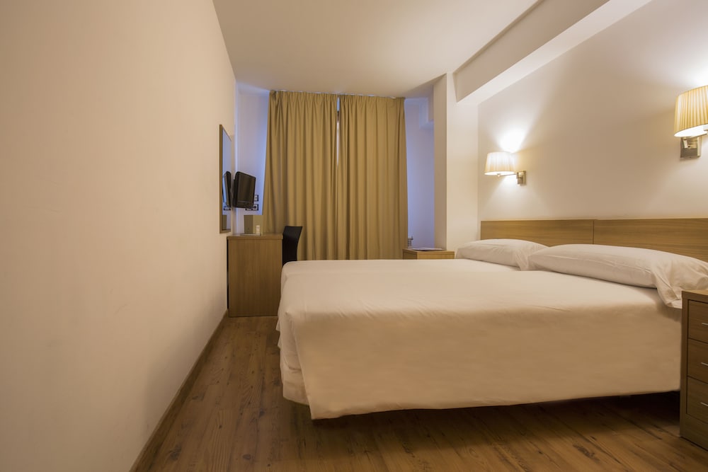 Catalunya Ski Hotel 9/28