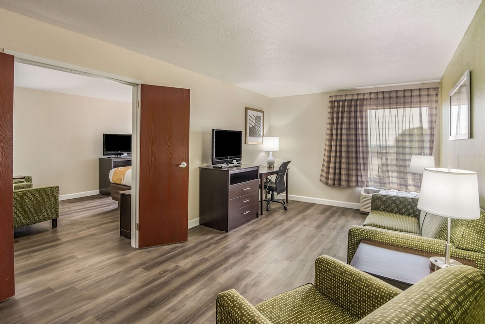 Quality Inn & Suites Quincy - Downtown 26/45