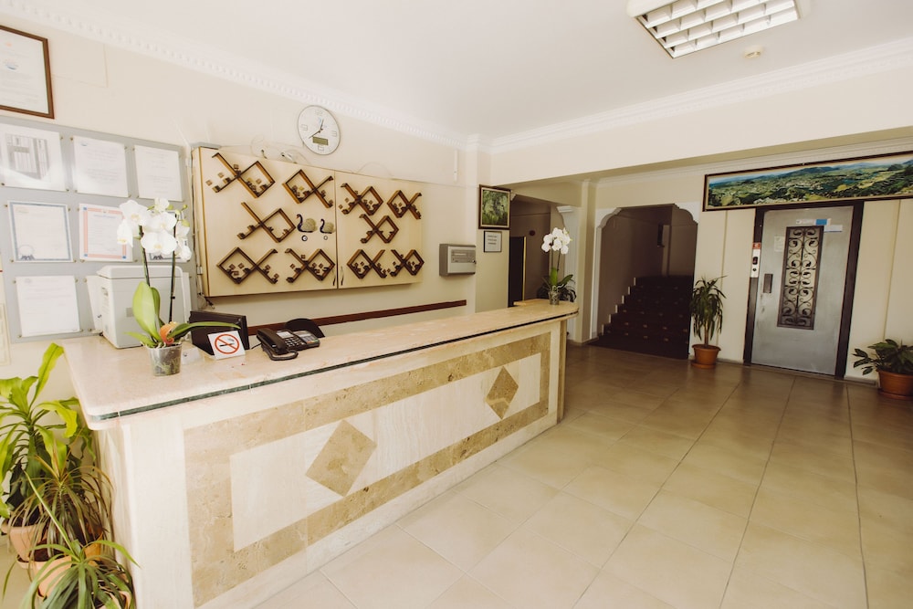 Ozalp Han Hotel 2/16