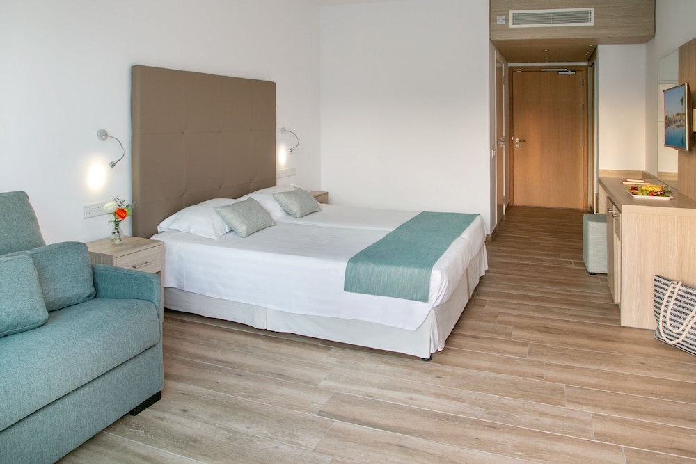 Asterias Beach Hotel 17/62