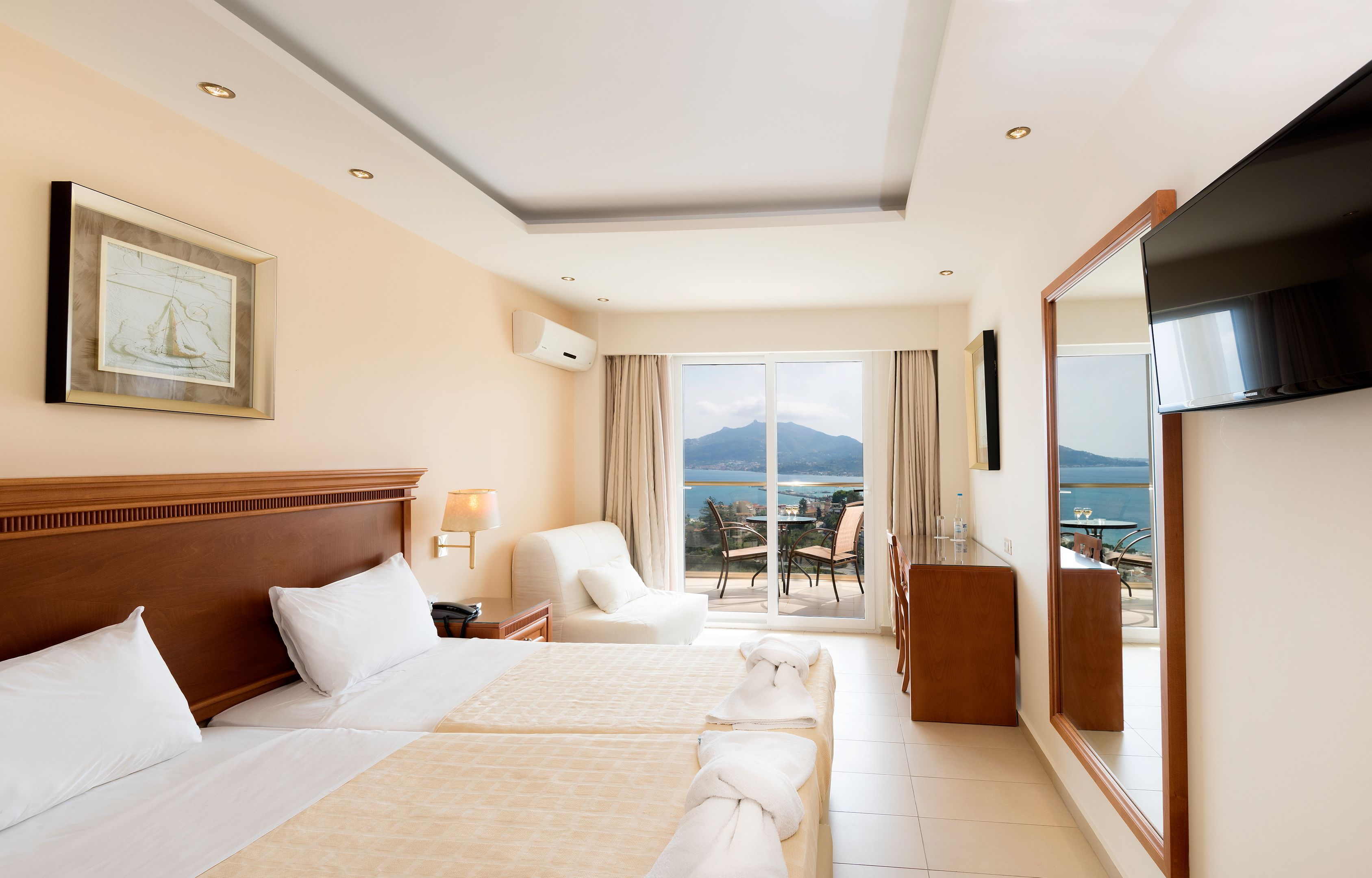 TWIN/DOUBLE DELUXE SEA VIEW