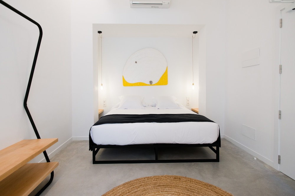 Sodium Hotel Boutique 12/50