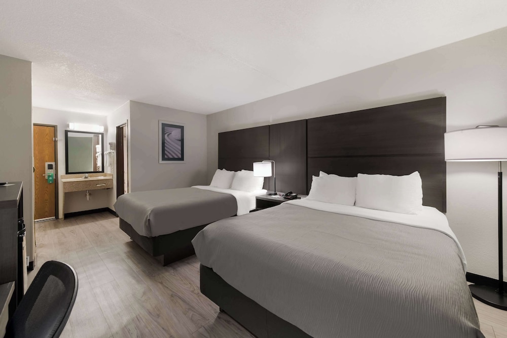 Standard, 2 Queen Beds