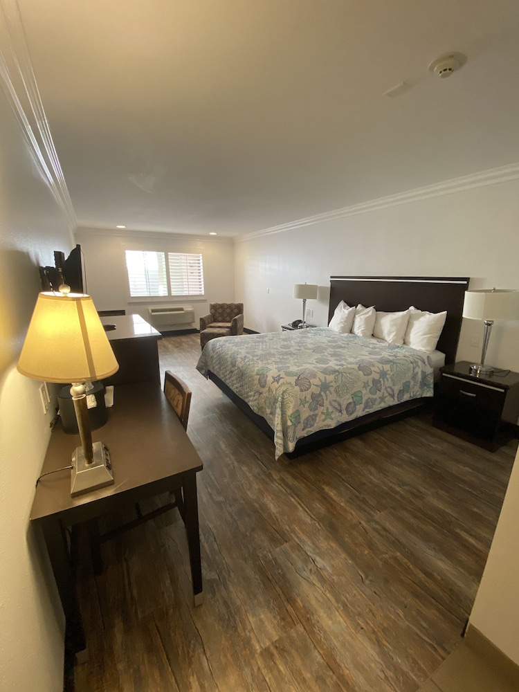 Ocean Surf Inn & Suites 9/73